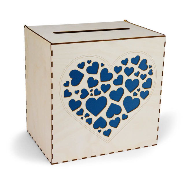 drewniana skrzynka na koperty ślubne z sercami w kolorze niebieskim