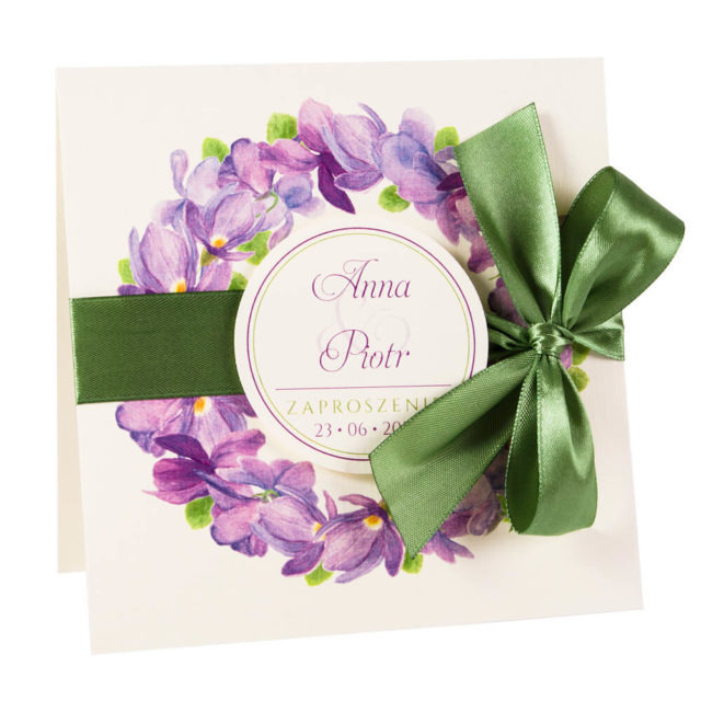 Modne kolorowe kwiatowe zaproszenie ślubne fioletowe fiołki kokardka