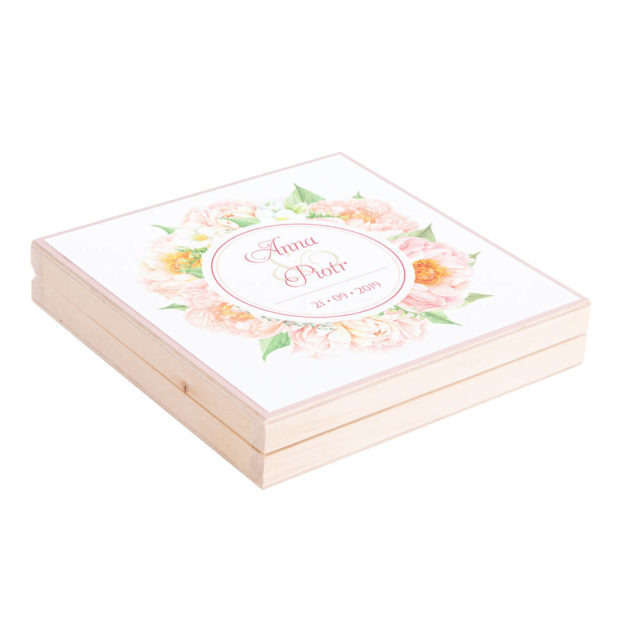 Eleganckie drewniane pudełko podziękowanie zaproszenie dla rodziców motyw kwiatowy piwonie frezja