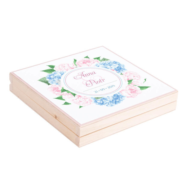 Eleganckie drewniane pudełko podziękowanie zaproszenie dla rodziców motyw kwiatowy piwonie hortensja