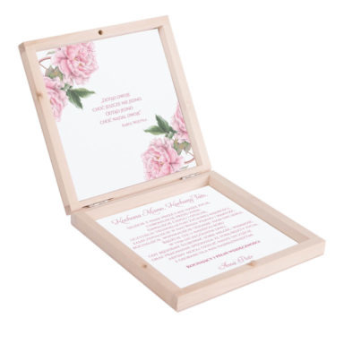 Eleganckie drewniane pudełko podziękowanie zaproszenie dla rodziców motyw kwiatowy różowe piwonie