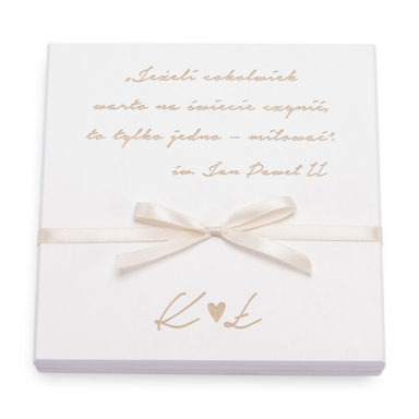 Drewniane pudełko na obrączki białe z grawerem