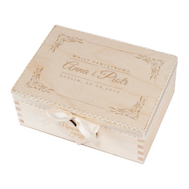 Księga gości z drewna na wpisy serduszka