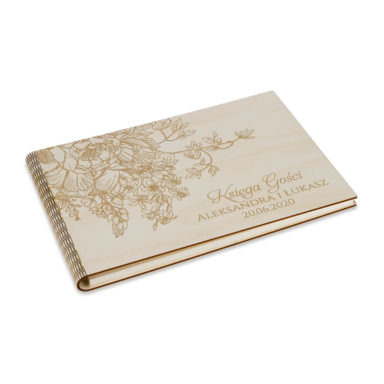 drewniana księga z grawerem w kwiaty