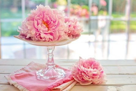 bukiet z kwiatami piwonii na ślub i wesele