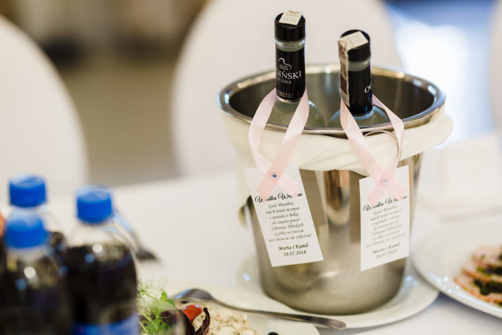wódka wesele zawieszki na alkohol stół