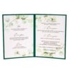 Śordek menu weselnego z zieloną okładką i motywem eukaliptusa