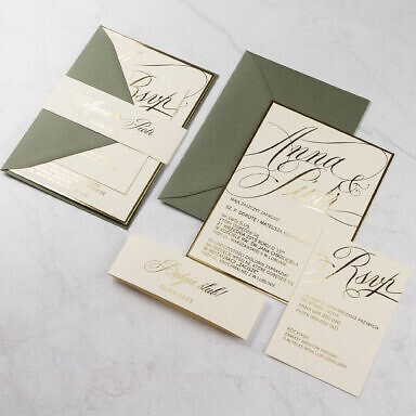 Zaproszenie ślubne w zestawie z kopertą, opaską, bilecikiem i dużą kartą ze złoceniem