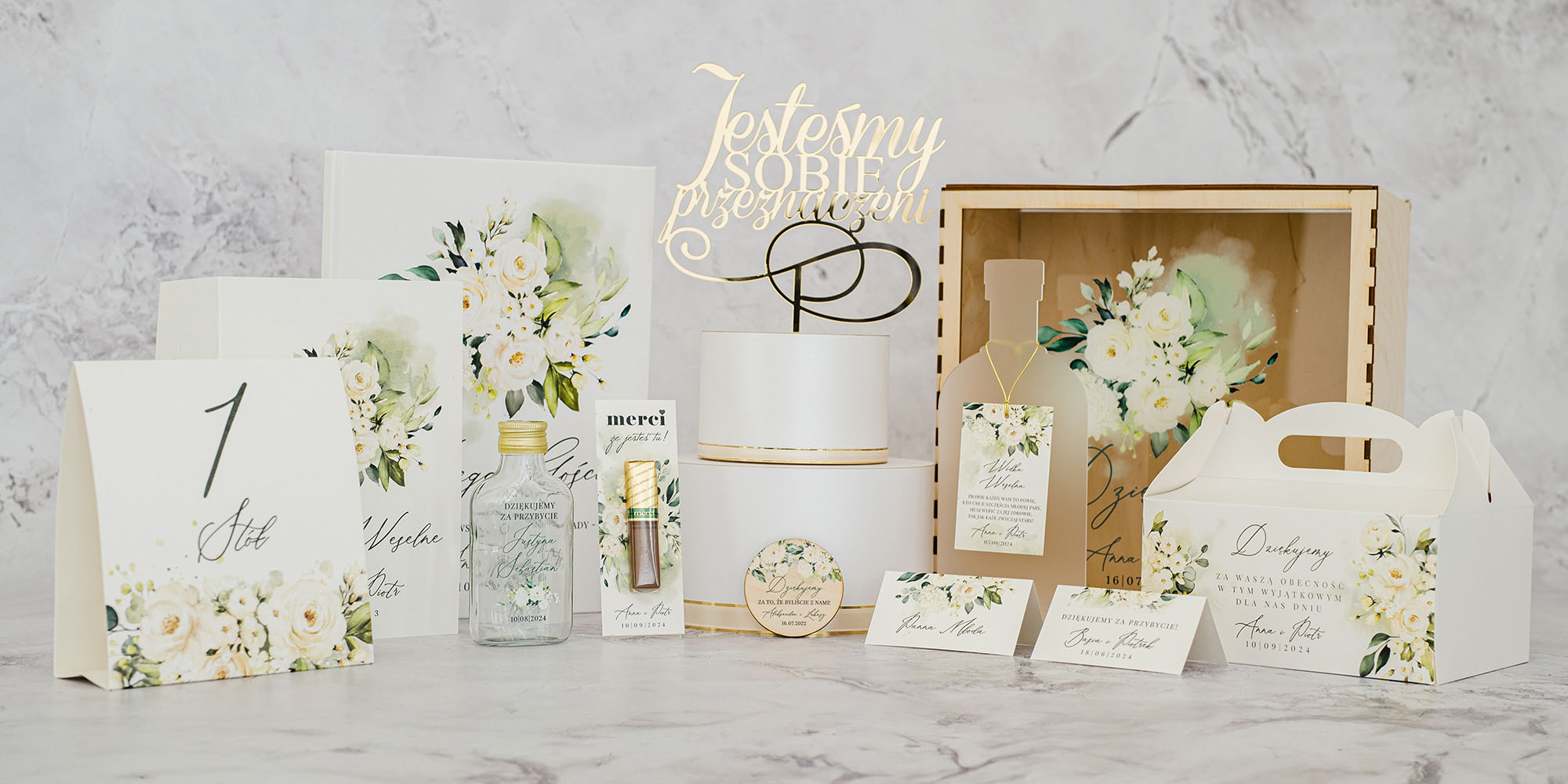 zestaw dodatków weselnych z nadrukiem kwiatów w kolorach zieleni i bieli