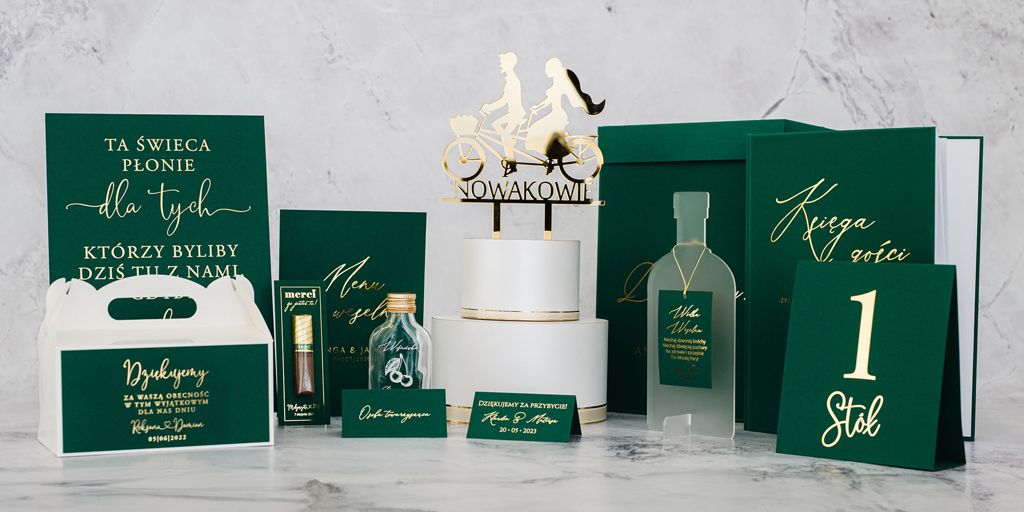 zestaw dodatków weselnych w kolorze zielonym ze złoceniami