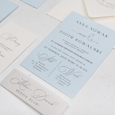 Pojedyncza karta zaproszenia ślubnego, bilecik z opaską i kopertą
