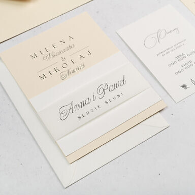 Zaproszenie ślubne z beżową kartą, bilecikiem i opaską z kalki