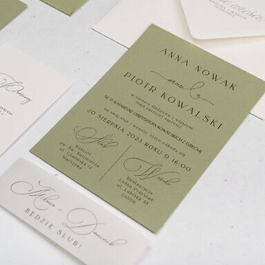 Zielona karta zaproszenia z opaską z kalki