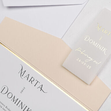 Zaproszenie na ślub i wesele z opaską z kalki ze złoconym tekstem
