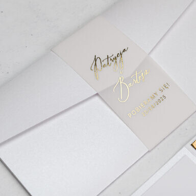 Perłowe zaproszenie ślubne z opaską przezroczystą