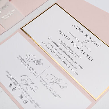 Zaproszenie ślubne w kolorze jasnego różu ze złoconymi elementami
