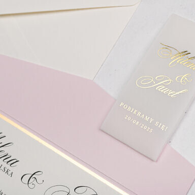 Zaproszenie ślubne w folderze ze złotą opaską