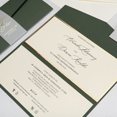 Zielone zaproszenie ślubne w folderze z opaską