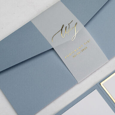 Podłużne zaproszenie ślubne z opaską z kalki