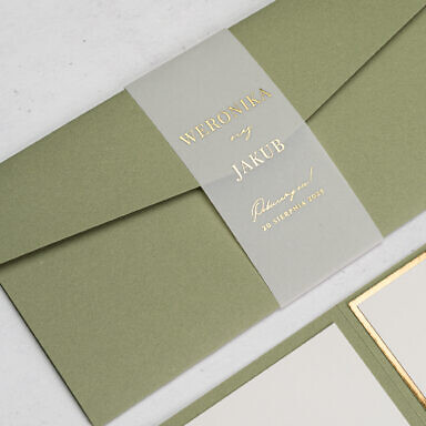 Podłużne zaproszenie ślubne w kolorze zielonym z opaską