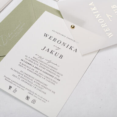 Zaproszenie ślubne na papierze bawełnianym z czarnym drukiem tekstu z kolorową kopertą