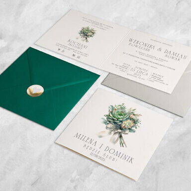 Zaproszenie ślubne z sukulentami w bukiecie z kolorową kopertą i złotą naklejką