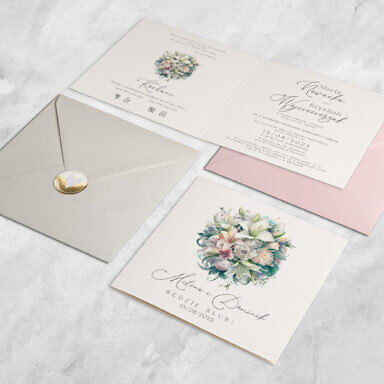 Zaproszenie ślubne bukiet kolorowych kwiatów z kopertą i złotą naklejką