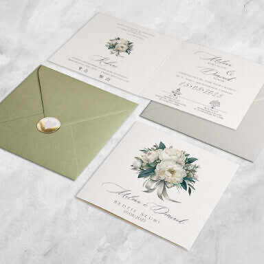Zaproszenie ślubne z białymi piwoniami i wstążką z kopertą i naklejką