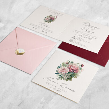 Zaproszenie ślubne z kwiatami z kolorową kopertą i złotą naklejką