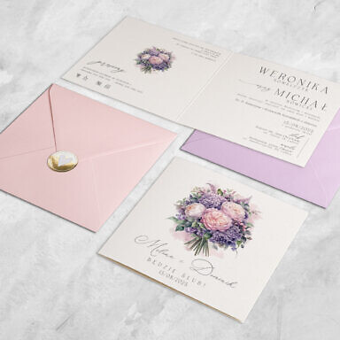 Zaproszenie ślubne z piwoniami i fioletowym bzem z kolorową kopertą