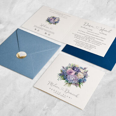 Zaproszenie ślubne z fioletowymi kwiatami z kopertą i naklejką