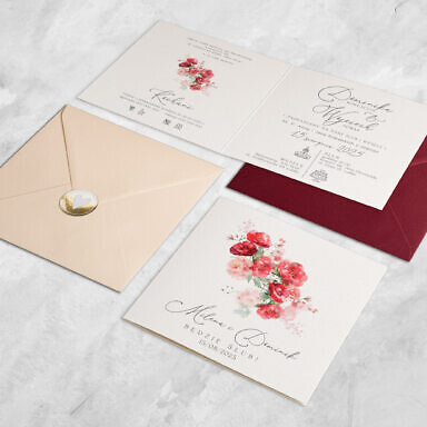 Zaproszenie ślubne z czerwonymi makami z kopertą i złotą naklejką