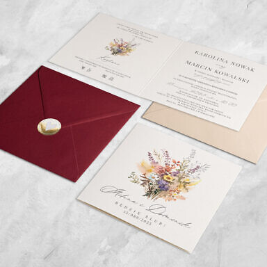 Zaproszenia ślubne z kwiatami polnymi ze słonecznikami z kolorową kopertą i naklejką