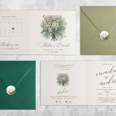 Delikatny biały bukiet zaproszenie ślubne z kwiatami z kolorową kopertą i złotą naklejką