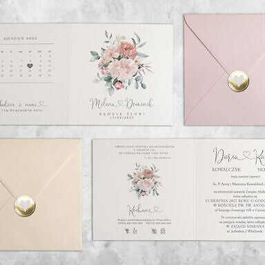 Jasno różowe zaproszenie ślubne z kwiatami, kolorową kopertą i naklejką