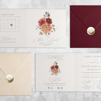 Bordowe zaproszenia ślubne z kwiatami, kolorową kopertą i naklejką