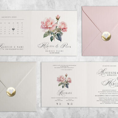 Różowe zaproszenie ślubne z kwiatami, kolorową kopertą i naklejką
