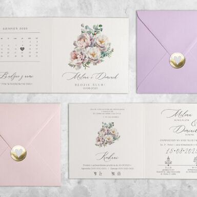 Fioletowe zaproszenie ślubne z kwiatami, kolorową kopertą i naklejką