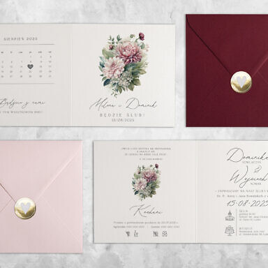 Różowe zaproszenie ślubne z kwiatami z kolorową kopertą i złotą naklejką