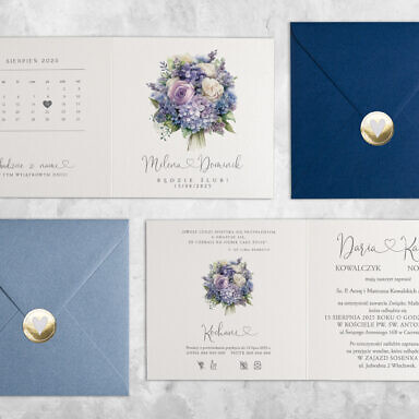 Fioletowy bukiet zaproszenie ślubne z kwiatami z kolorową kopertą i złotą naklejką