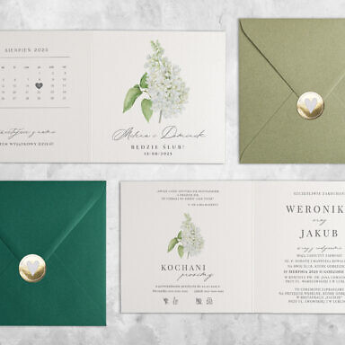 Biały bez zaproszenie ślubne z kwiatami z kolorową kopertą i złotą naklejką