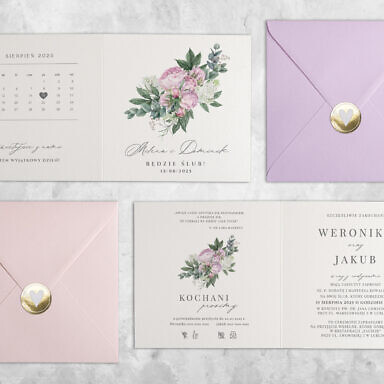 Różowe róże zaproszenie ślubne z kwiatami z kolorową kopertą i złotą naklejką