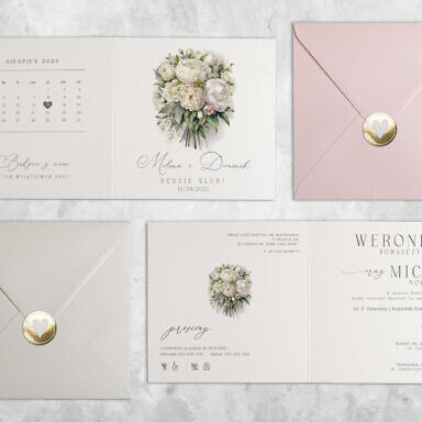 Białe kwiaty zaproszenie ślubne z kwiatami z kolorową kopertą i złotą naklejką