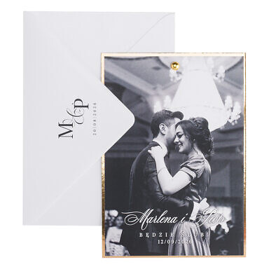 Zaproszenia ze zdjęciem w złotej ramce z nitem